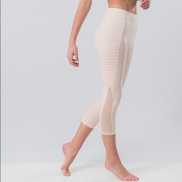 $ FIRM 🌷Blush Moto Mesh Pocket Full Leggings - Picture 3 of 4